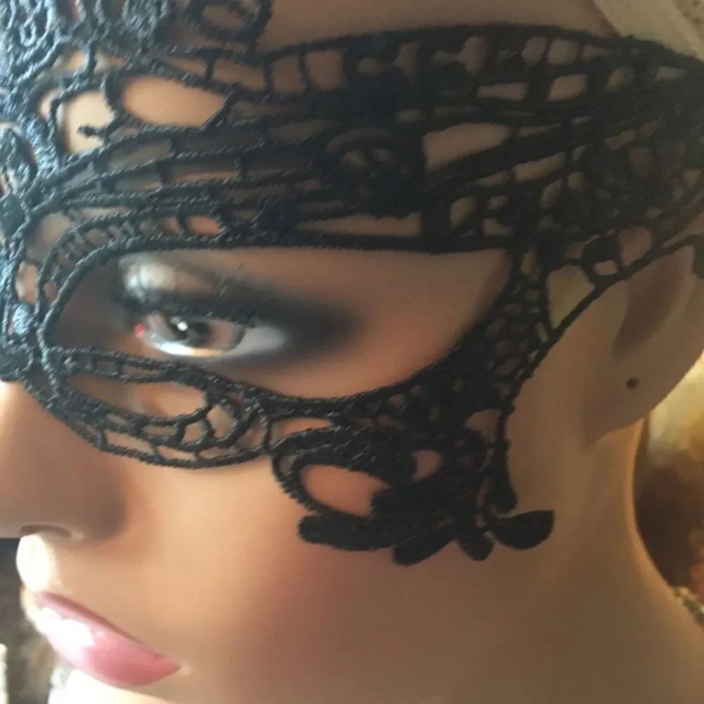 🎃 - 17 Lace Mask! - Picture 3 of 8